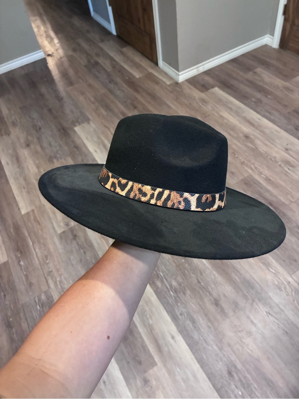 Black Wide-Brim Fedora with Leopard Band - Women Accessories - Picture 4 of 4
